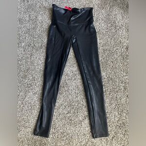 SPANX Faux Leather Leggings in Sz M in like new condition